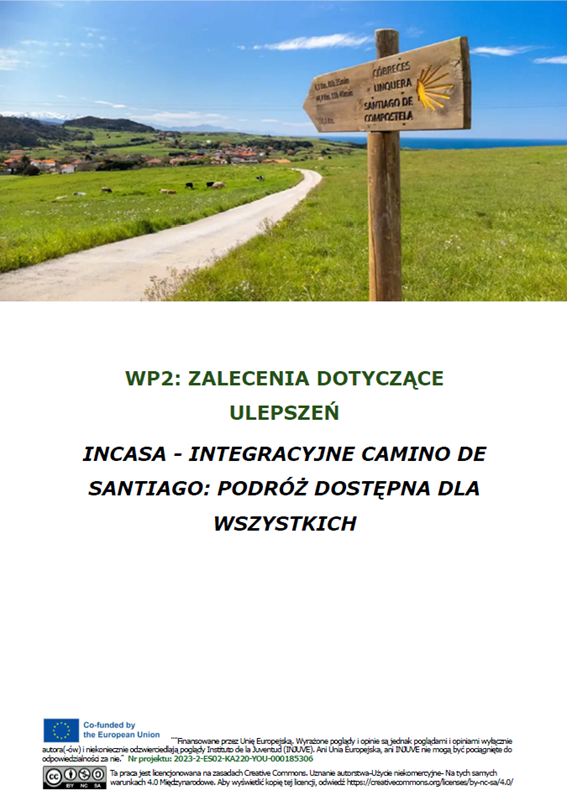 Okładka raportu „Rekomendacje dotyczące usprawnień” z muszlą Camino de Santiago na drewnianym słupku na tle rozmytego krajobrazu wiejskiego.